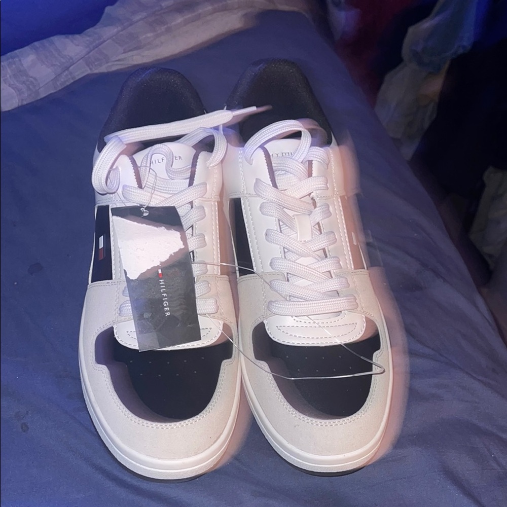 Men Tommy Hilfiger sneakers size 11 NWT